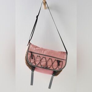 FREE PEOPLE Pink/Grey Playoff Sherpa Messenger Bag | NEW/NWT!!🩷🩷